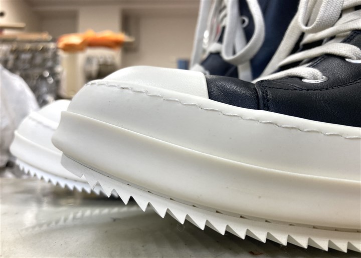 ���b�N�I�E�G���X�y�X�j�[�J�[�Y�z�̒���I�t�z���C�g�V���[�N�\�[���ŕ⋭�A2