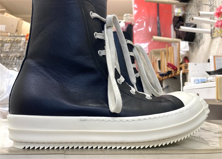 ���b�N�I�E�G���X�y�X�j�[�J�[�Y�z�̒���I�t�z���C�g�V���[�N�\�[���ŕ⋭�C���A4