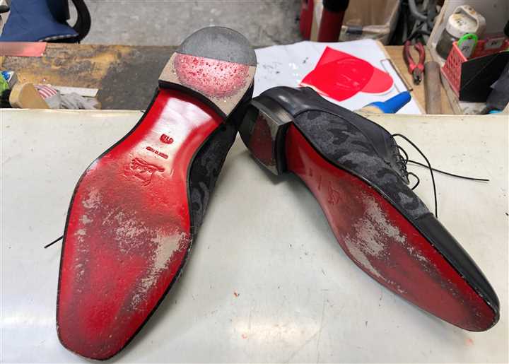 クリスチャンルブタンの革靴をミラーソールで補強   スニーカー修理