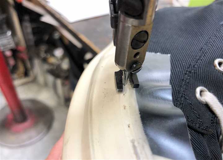リックオウエンスのステッチホツレミシン縫い修理
