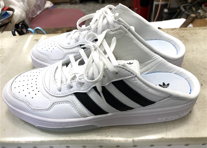 �A�f�B�_�X�̃X�j�[�J�[���T���_���ɉ��H�A4