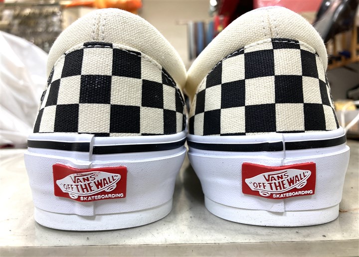 VANSのスニーカー底面をシャークソールで補強、4