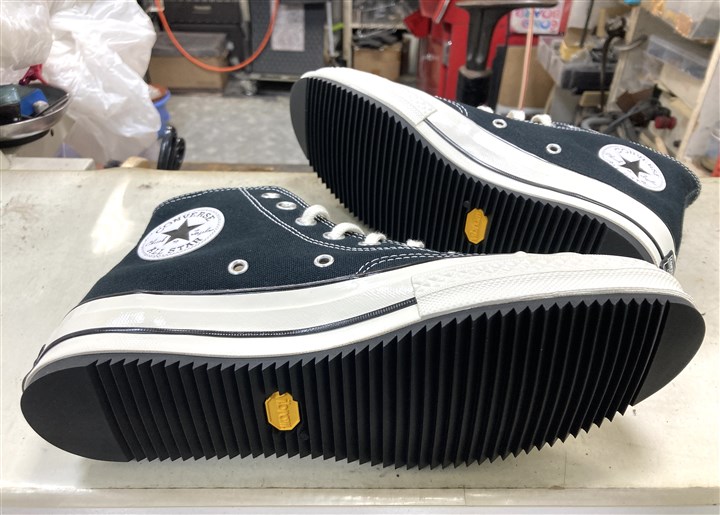 コンバースの底面をシャークソールで補強、2