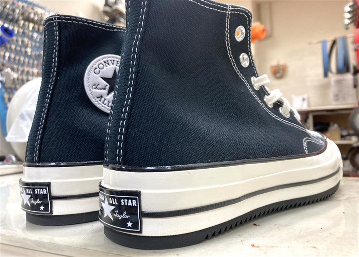 コンバースの底面をシャークソールで補強、4