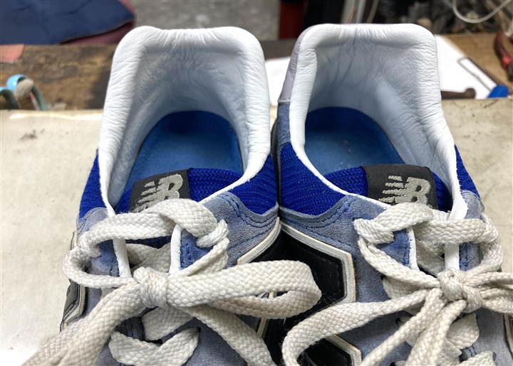 �j���[�o�����X1400�̃J�J�g����̔j��C���A4