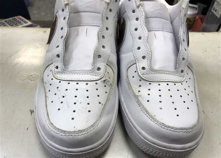 「甲の革劣化をカスタム修理」ナイキ エアホースワン（ビフォー）