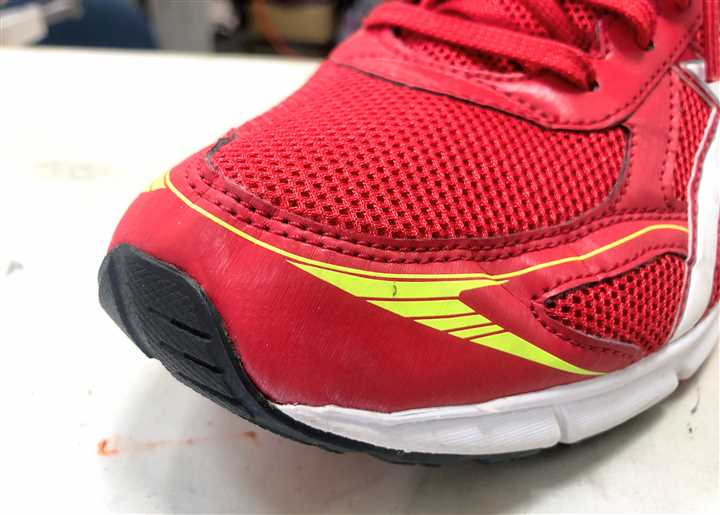 「ソールつま先剥がれ再接着修理事例」スニーカー（アフター）