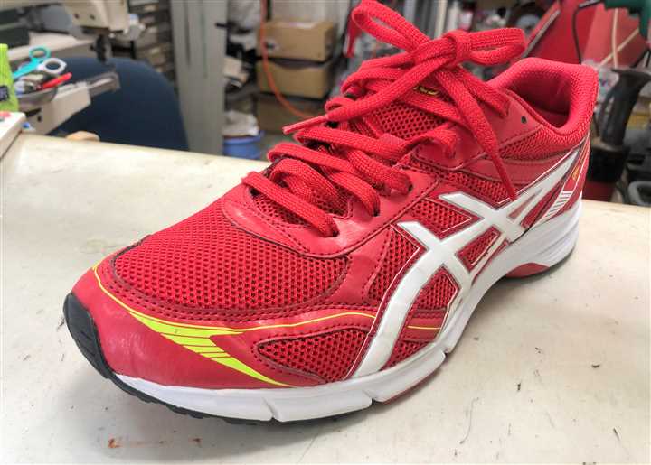 「ソールつま先剥がれ再接着修理事例」スニーカー（アフター）