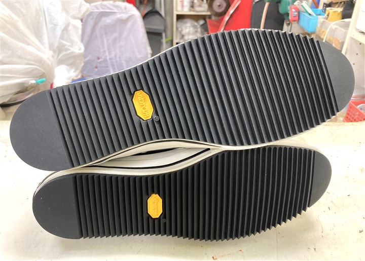 コンバースの底面をビブラムシャークソールで補強、2