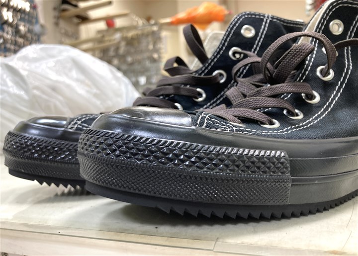 コンバースの底面をシャークソール＆カカト強化で補強、2