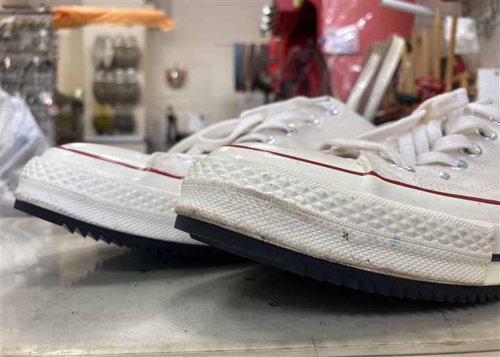 コンバースの底面をシャークソールで補強、2