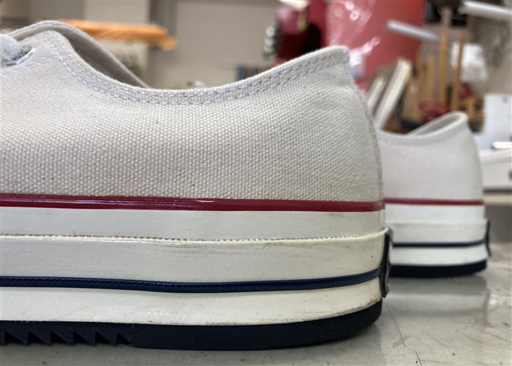 コンバースの底面をシャークソールで補強、3