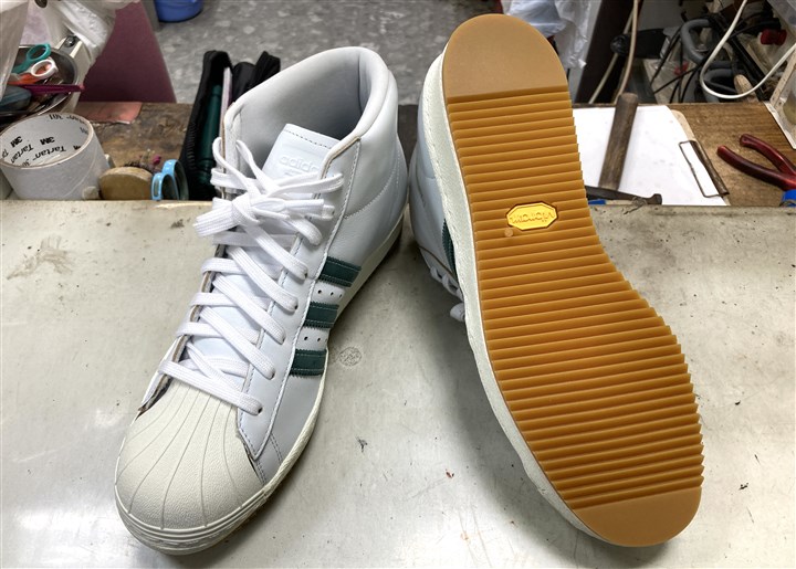 �A�f�B�_�X�̃X�j�[�J�[��ʂ��A���F�V���[�N�\�[���ŕ⋭�A1