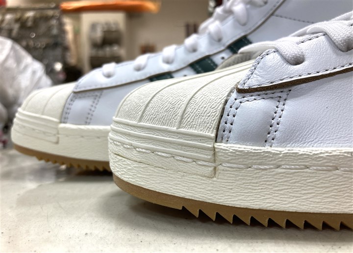 �A�f�B�_�X�̃X�j�[�J�[��ʂ��A���F�V���[�N�\�[���ŕ⋭�A2