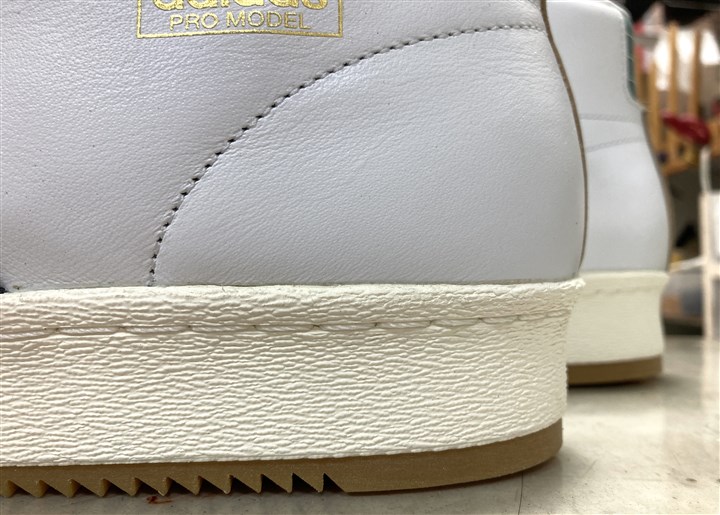 �A�f�B�_�X�̃X�j�[�J�[��ʂ��A���F�V���[�N�\�[���ŕ⋭�A3