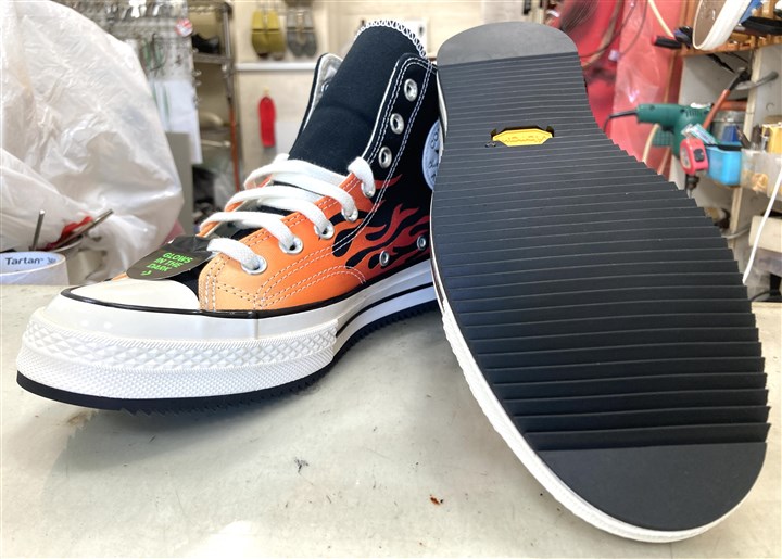 ファイヤーパターンのコンバースCT70のソール補強、1