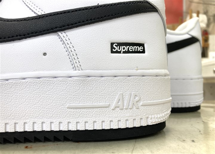 �i�C�L �G�A�t�H�[�X�����~Supreme�̃X�j�[�J�[�\�[���⋭�A3