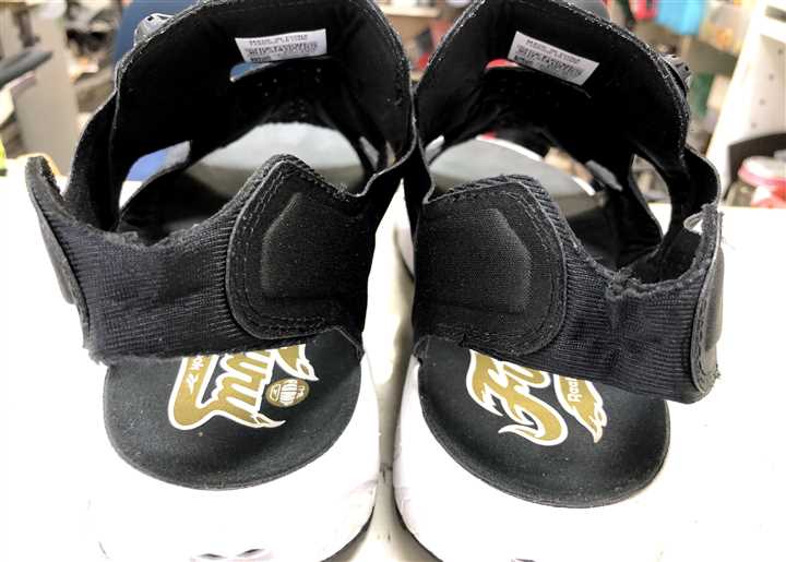 リーボックのポンプフリューリーのカカトゴム交換修理、1