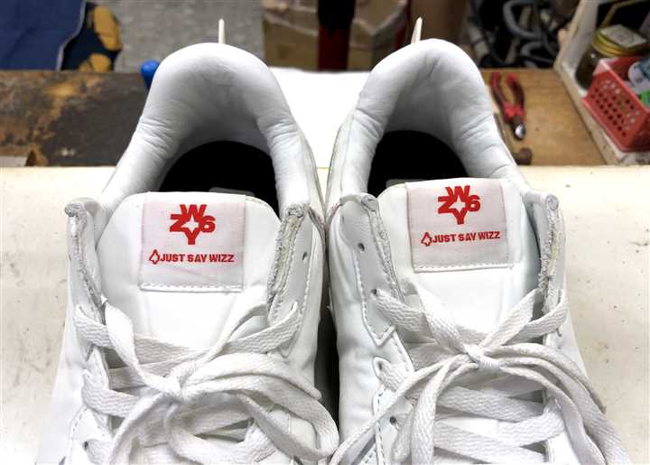 ウィズのスニーカーのカカト内側の予防修理、1