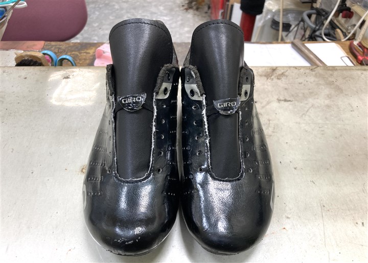 スニーカーのシュータンの交換修理、2