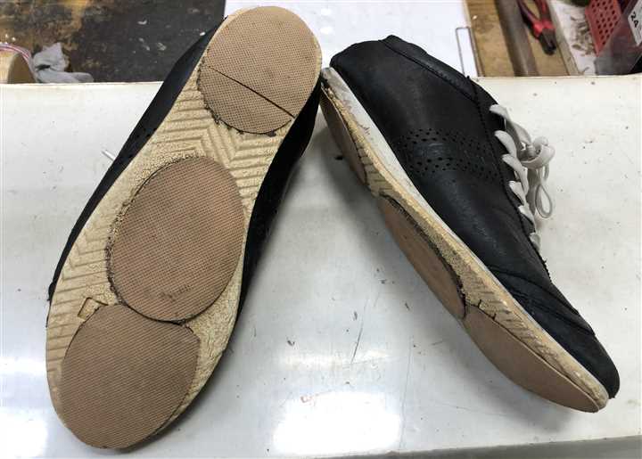 ドルチェ&ガッバーナのスニーカーのソール貼替え修理、1