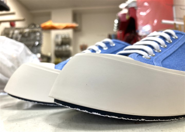 �}���j�̃X�j�[�J�[��ʂ��X�J���\�[���ŕ⋭�A3