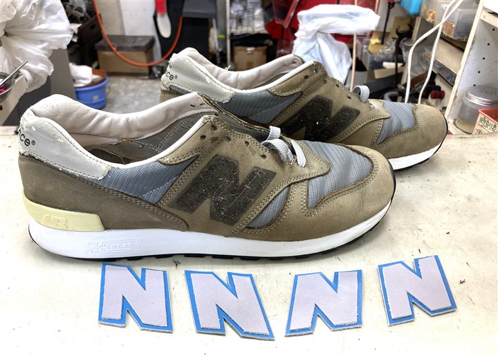 �j���[�o�����X1300�̃T�C�h�́uN�}�[�N�v�̌����C���A4