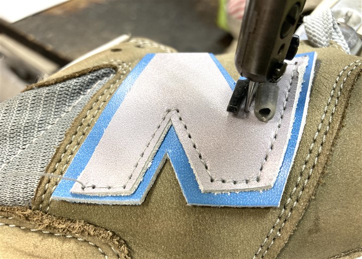 �j���[�o�����X1300�̃T�C�h�́uN�}�[�N�v�̌����C���A6