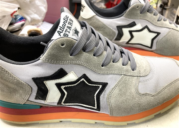 �A�g�����e�B�b�N�X�^�[�Y�̃T�C�h��4�A�X�^�[�̌����C���A1