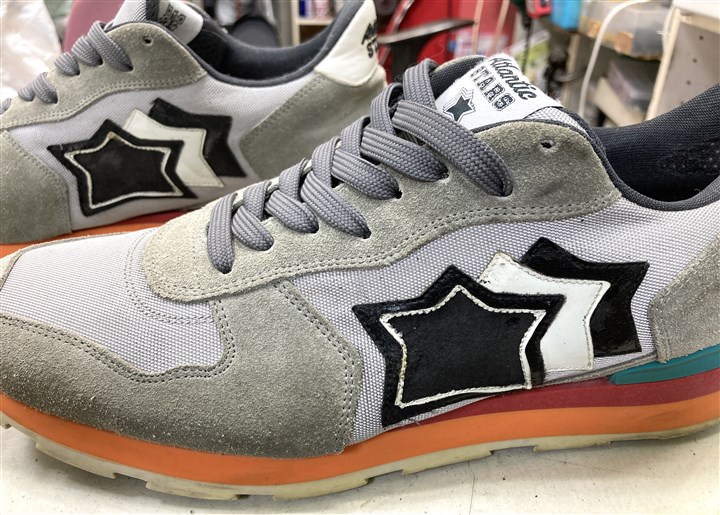 �A�g�����e�B�b�N�X�^�[�Y�̃T�C�h��4�A�X�^�[�̌����C���A2