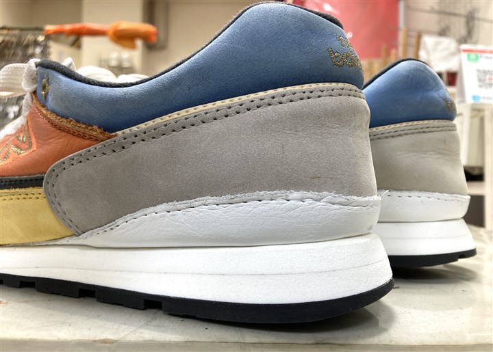 �j���[�o�����X�̃X�j�[�J�[�̃I�[���\�[�������C���A4