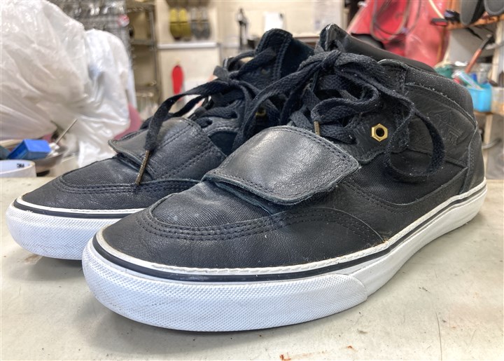 VANSのスニーカーのソール側面の剥がれ防止ステッチ修理、8