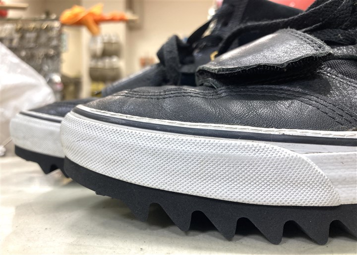 VANSのスニーカーを厚型シャークソールで補強修理、2