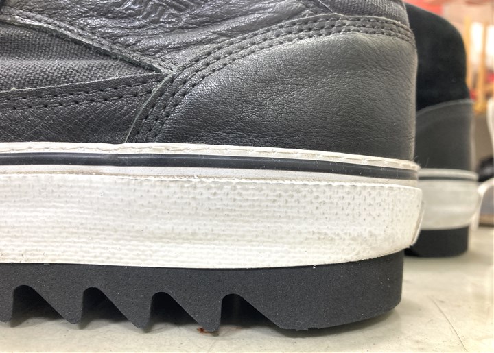 VANSのスニーカーを厚型シャークソールで補強修理、3