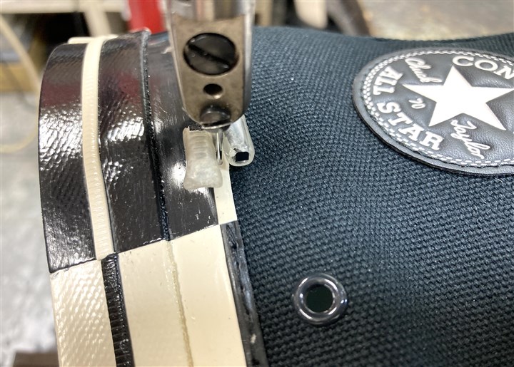 コンバースのソール側面の剥がれ予防ステッチ修理、4