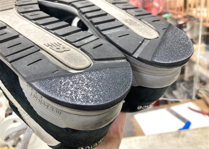 �j���[�o�����X�̃X�j�[�J�[�̃J�J�g�\�ւ��C���A3