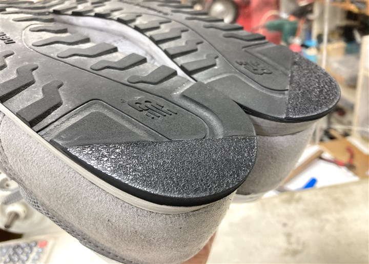 �j���[�o�����X�̃X�j�[�J�[�̃J�J�g�\�ւ��C���A6