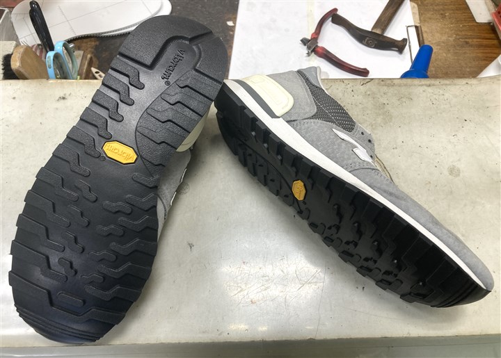 �j���[�o�����X�̃X�j�[�J�[�̃\�[���\�ւ��C���A2