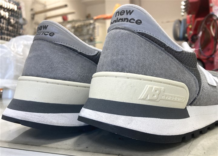 �j���[�o�����X�̃X�j�[�J�[�̃\�[���\�ւ��C���A4