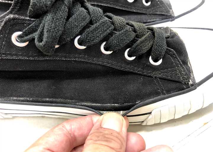スニーカーのソール剥がれミシンステッチ修理、1