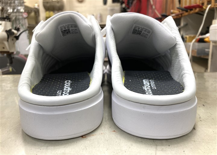 �A�f�B�_�X�̃X�j�[�J�[���T���_���ɉ��H�C���A2