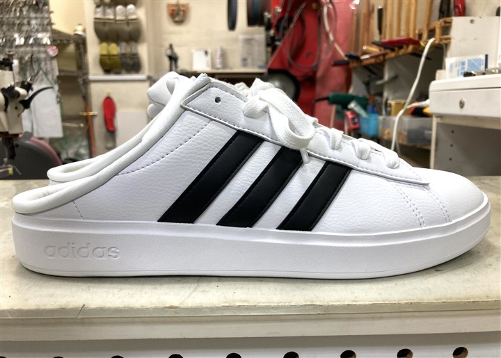 �A�f�B�_�X�̃X�j�[�J�[���T���_���ɉ��H�C���A1