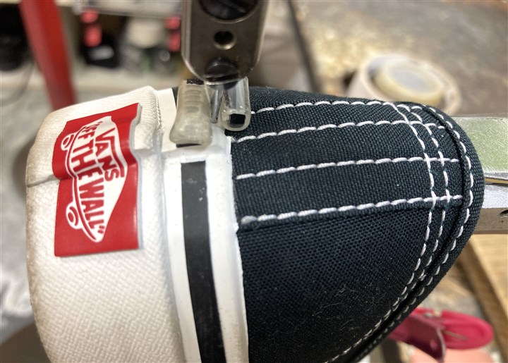 VANSのスニーカーの剥がれ防止ミシンステッチ修理、4