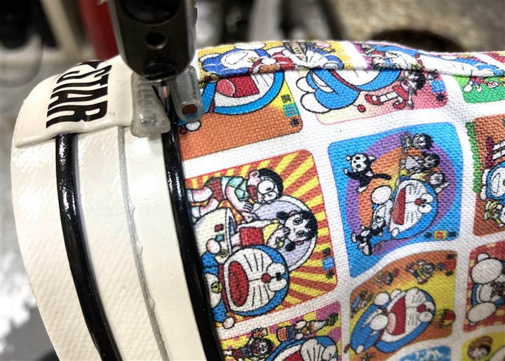 ドラえもんコラボのコンバースのソール側面ステッチ修理、3