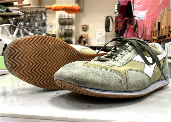 スニーカーの劣化したソール貼替え修理、2