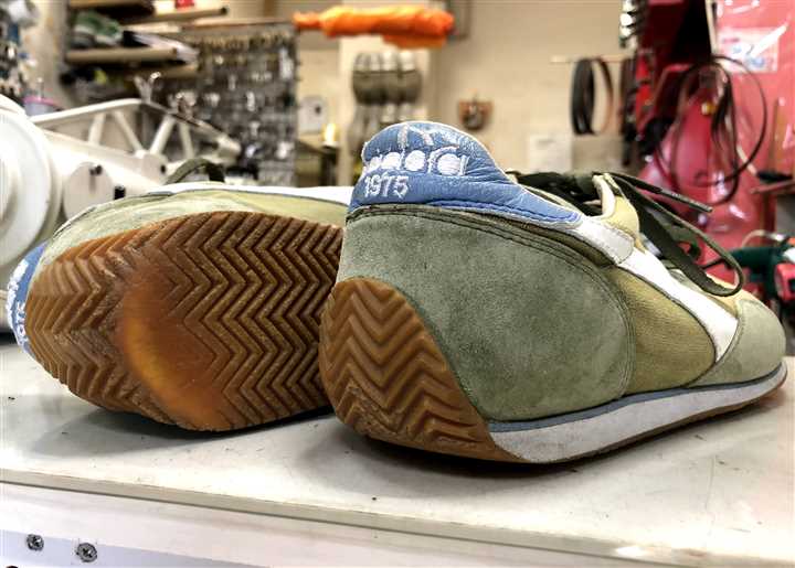 スニーカーの劣化したソール貼替え修理、3