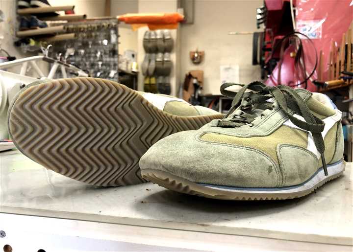 スニーカーの劣化したソール貼替え修理、5