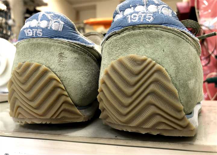 スニーカーの劣化したソール貼替え修理、7