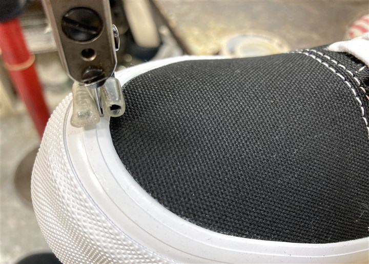VANSのソール側面の剥がれ防止ステッチ修理、2