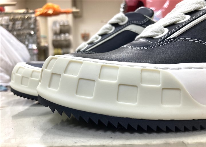 ���C���B�g���̃X�j�[�J�[�\�[���⋭�C���A2